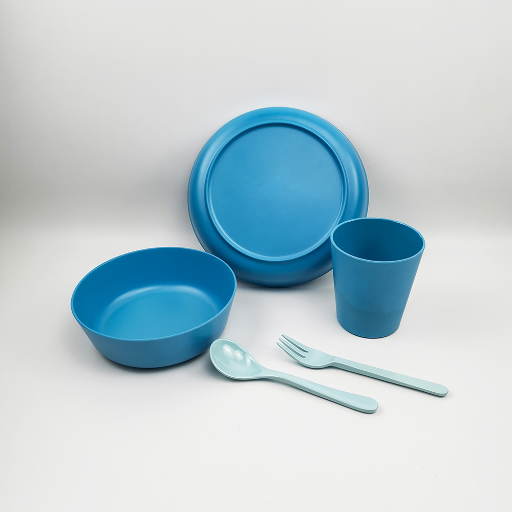 Utensílios de mesa para crianças